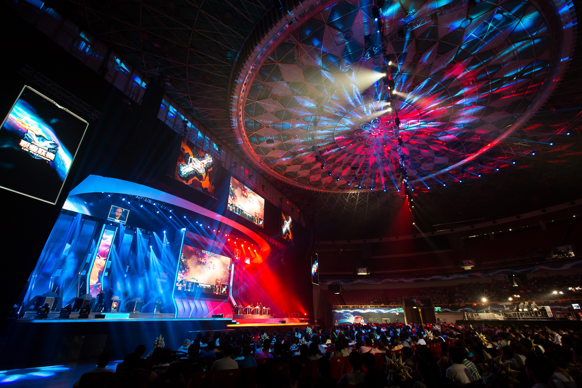 Faker誓言带领T1战队冲击英雄联盟全球总决赛冠军，电子竞技团队合作成关键